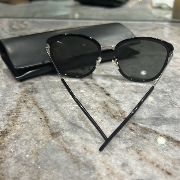 YSL BLACK SUNGLASSES - Picture 3 of 3